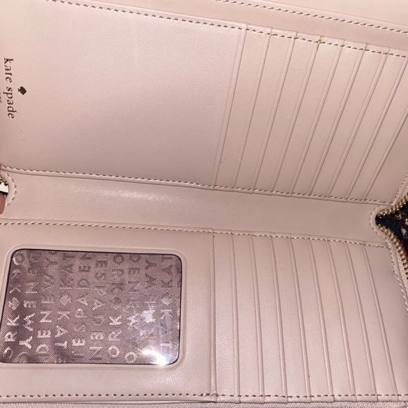 Kate spade pink and white wristlet - Picture 3 of 4